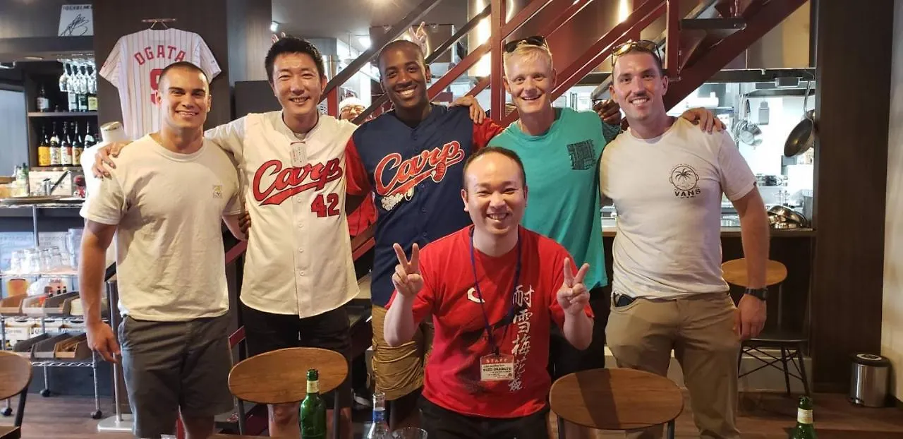 Red Helmet House & Sports Bar Hiroshima 호스텔