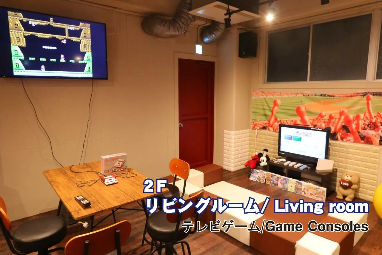 Red Helmet House & Sports Bar Hiroshima 호스텔
