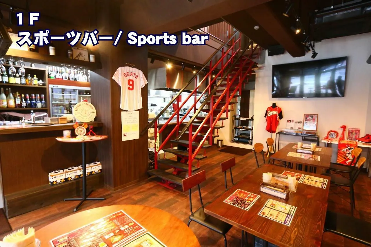 Red Helmet House & Sports Bar Hiroshima 호스텔